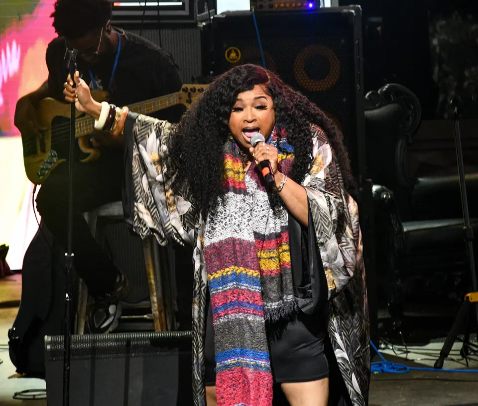 Kierra Sheard-Kelly sings with eyes closed