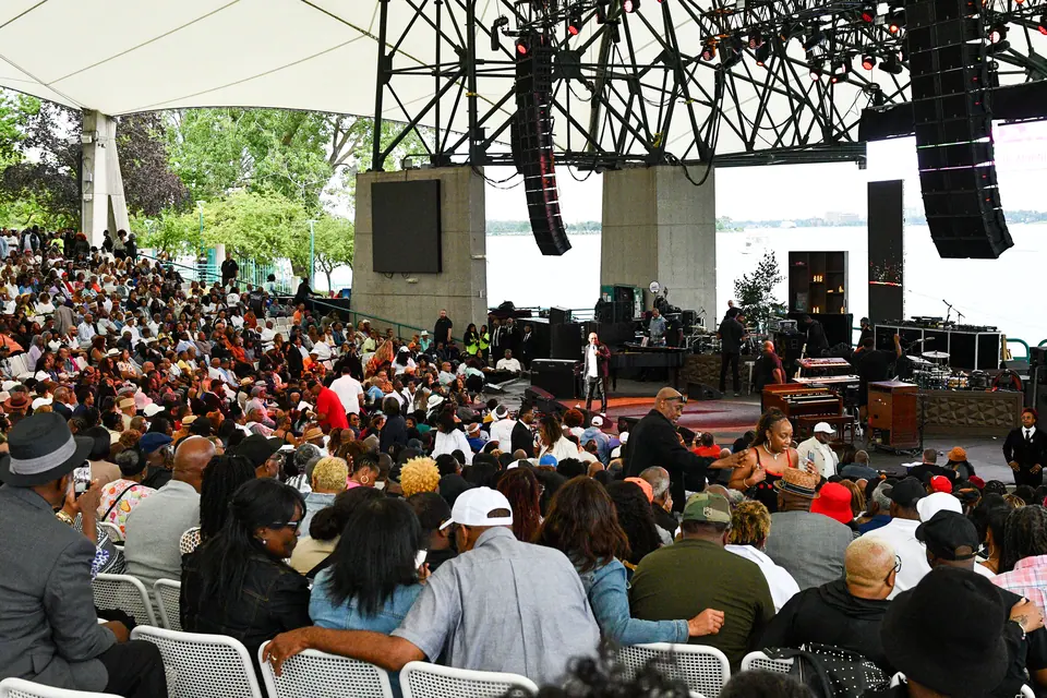 The amphitheatre stage, sound rig, and full audience before sunset